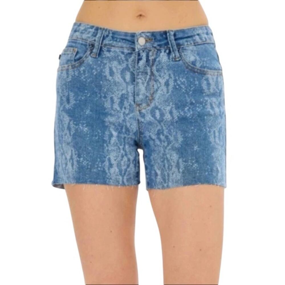 Judy Blue Snakeskin Print Cut Off Denim Jean Shorts Size Medium